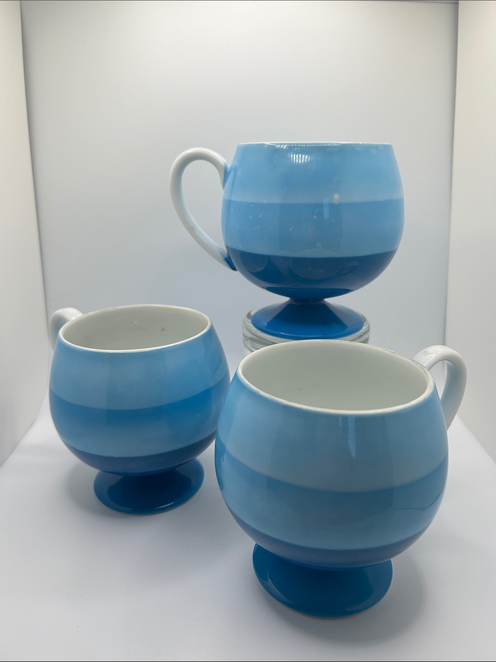 Vintage blue Moribana footed mugs. No chips or cracks.